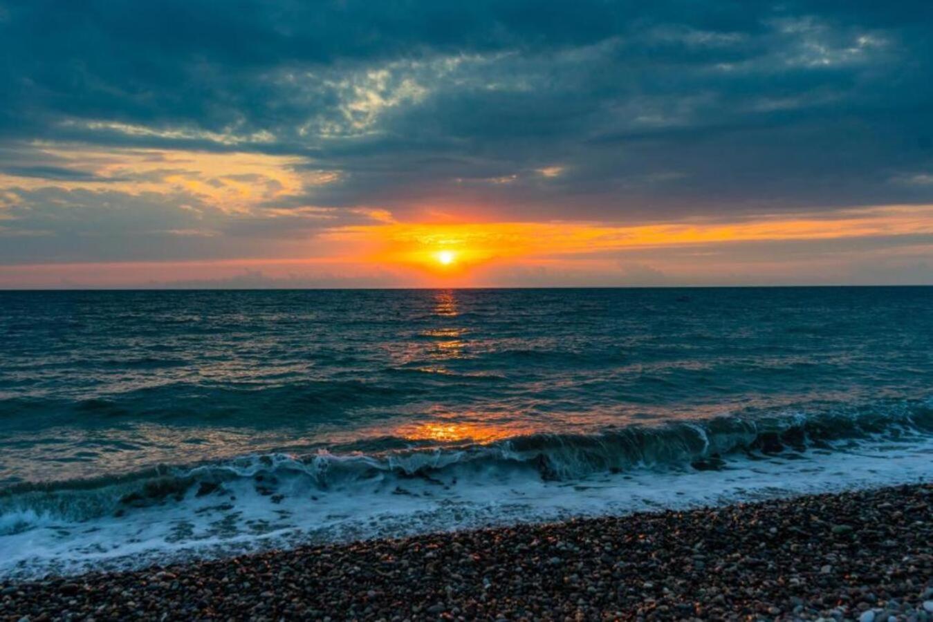 Апартаменты Holiday In Orbi Батуми Экстерьер фото